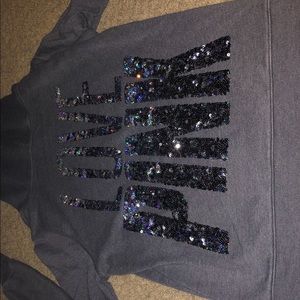 Small vs zip up bling